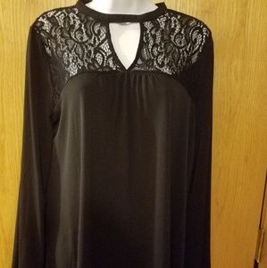 London Times keyhole with lace top.